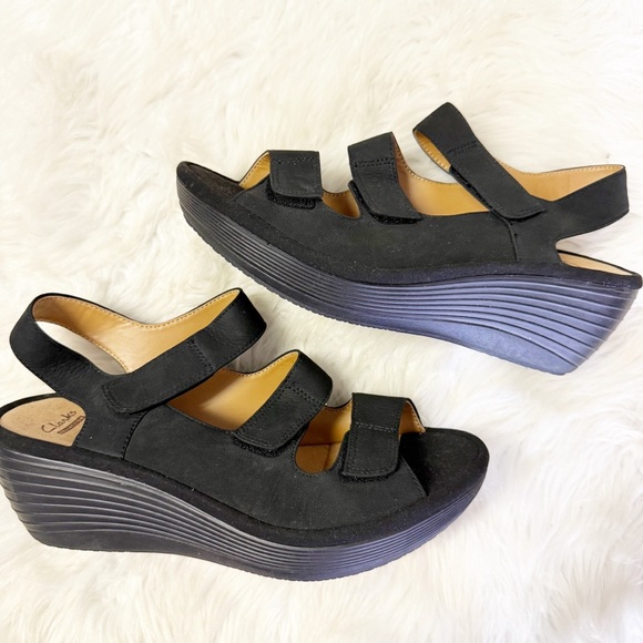 Clarks Women’s Black Wedge Sandals – Size 8.5M (EU 39.5) - Picture 1 of 7